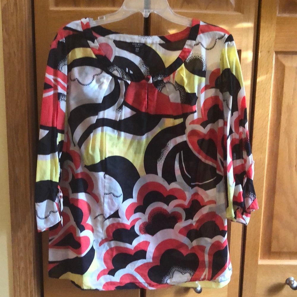 Mixed media light and breezy 100% Cotton Nine West top in size 18W.